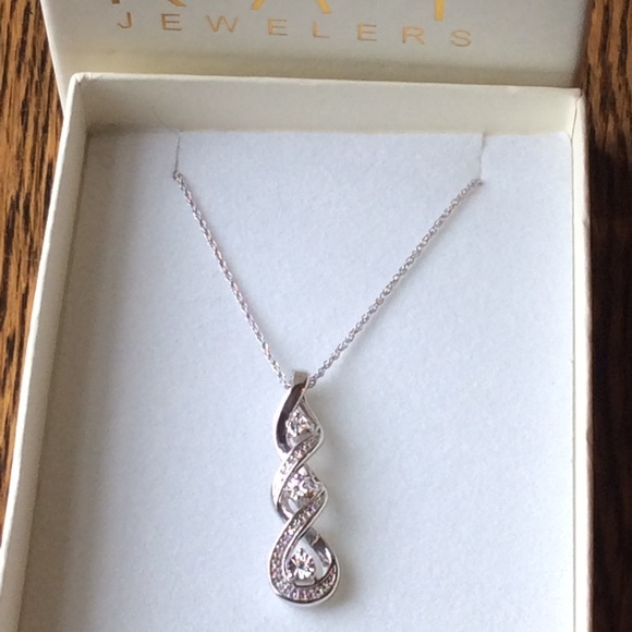 1 LEFT❣️HOST PICK ✨ Kay Jewelers Diamond Necklace - Picture 3 of 4